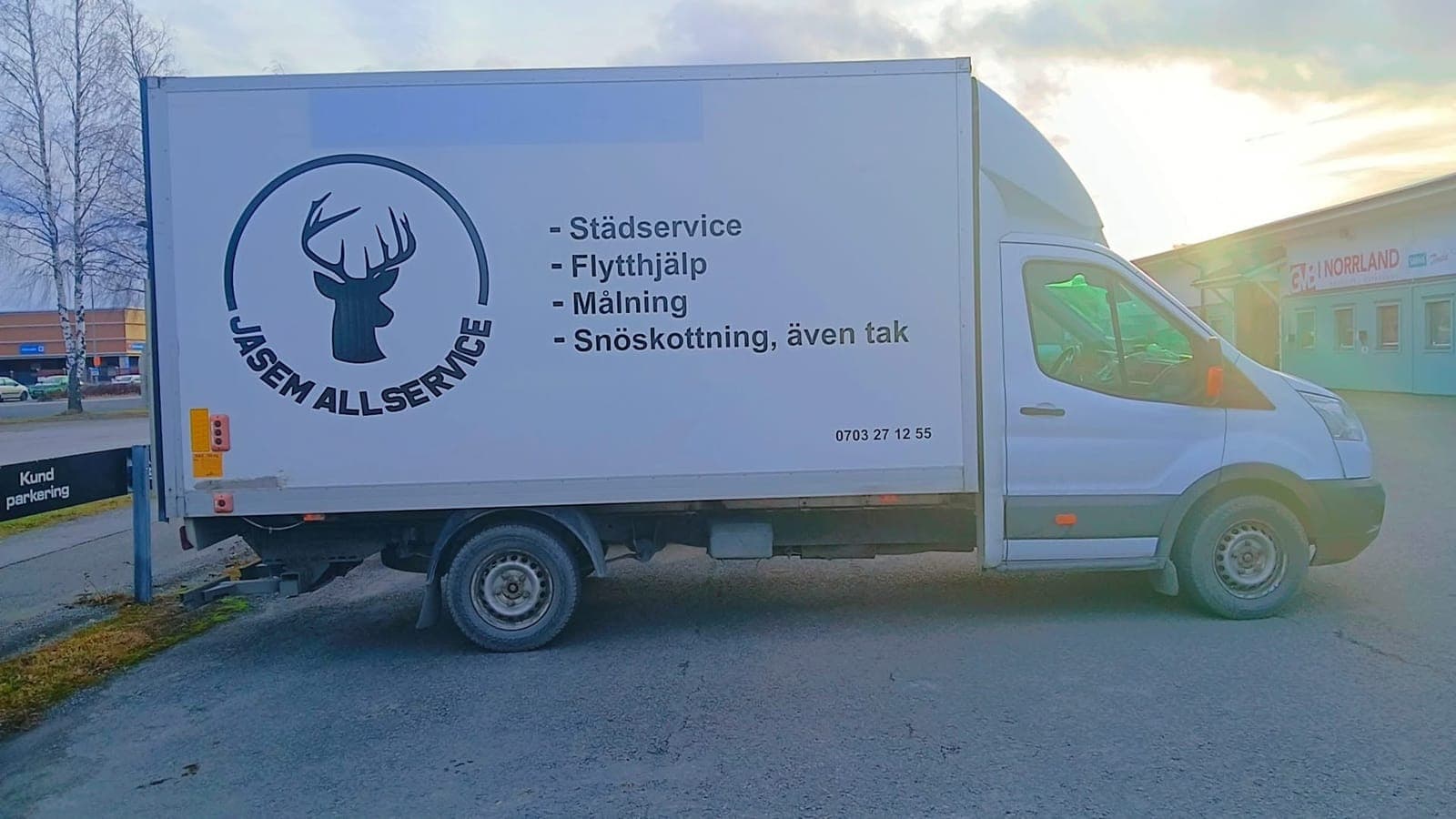 Jasem Allservice egen lastbil med tjänsterna listade på sidan